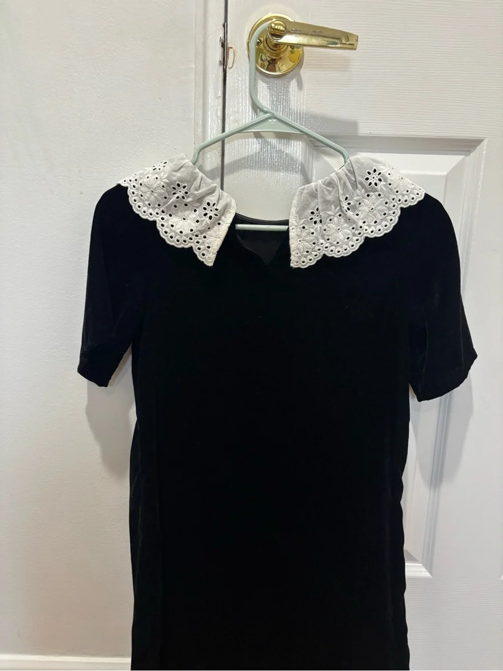 H&M Black Velvet Short Sleeve Top with White Eyelet Collar - Picture 2 of 3